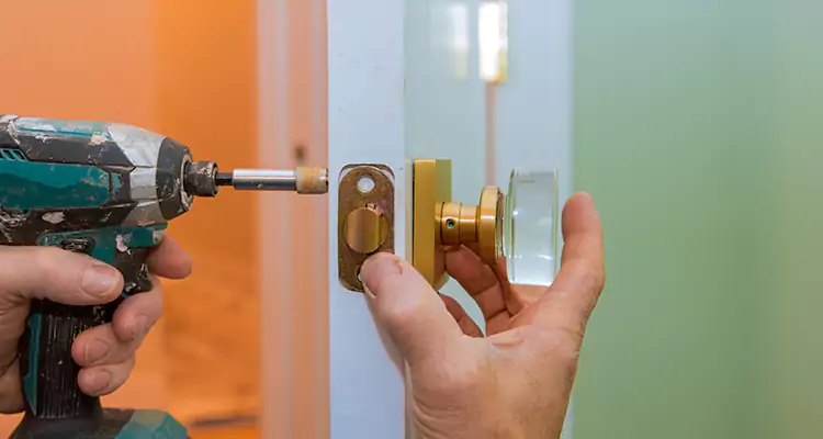 Broken Door Knob Fix in Country Walk, FL